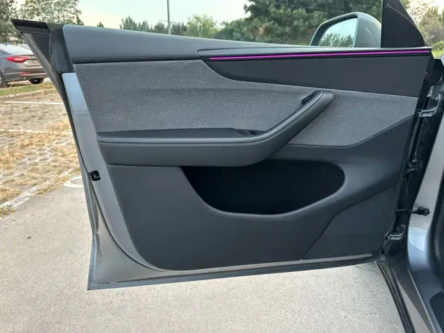 Tesla Model Y — Фото автомобиля 13