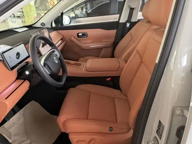 Leapmotor C10 — Фото автомобиля 14