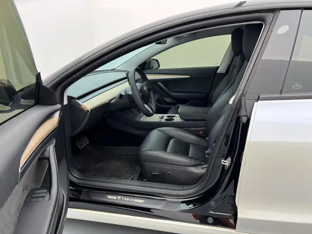 Tesla Model 3 — Фото автомобиля 6
