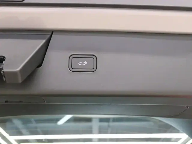Volvo XC70 Plug-in Hybrid — Фото автомобиля 25