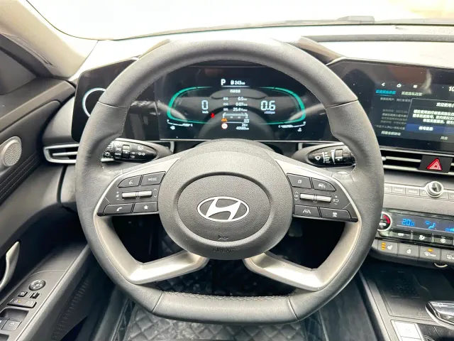 Hyundai Elantra — Фото автомобиля 8