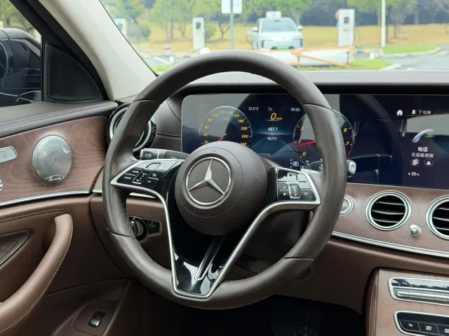 Mercedes-Benz E-Class — Фото автомобиля 18