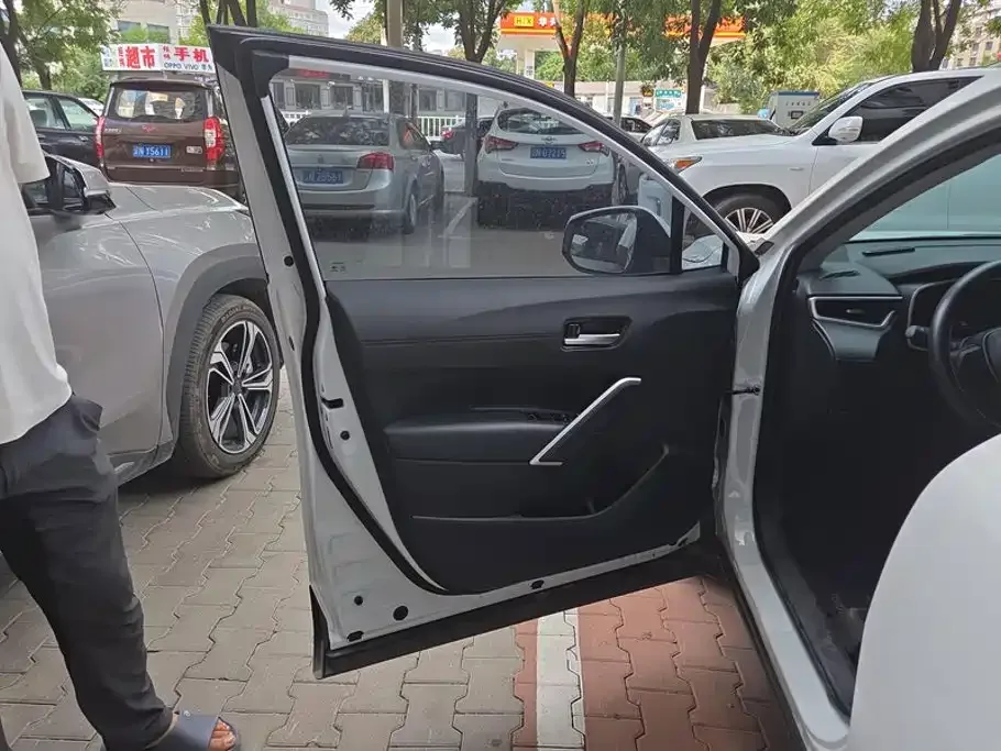 Toyota Frontlander 2024 2.0L CVT Luxury Edition — Фото автомобиля 7