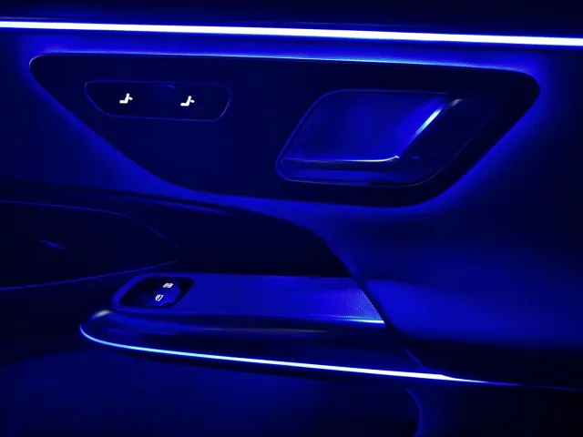 Mercedes-Benz E-Class — Фото автомобиля 17