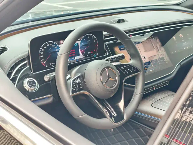 Mercedes-Benz E-Class — Фото автомобиля 16