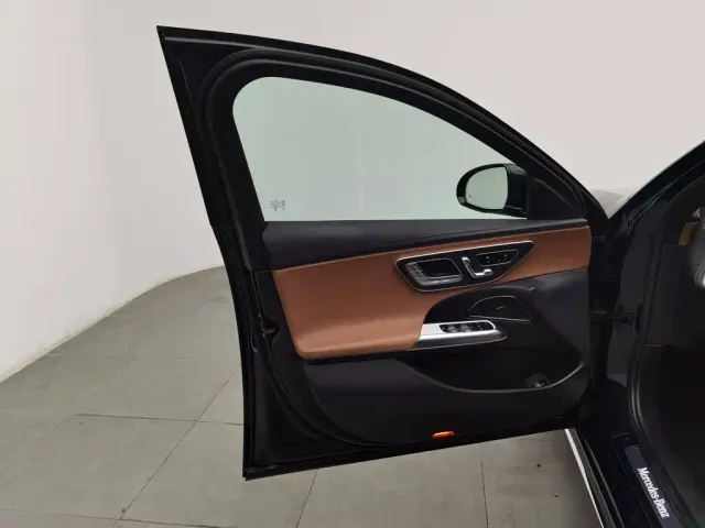 Mercedes-Benz E-Class — Фото автомобиля 8