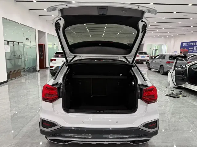 Audi Q2L — Фото автомобиля 10