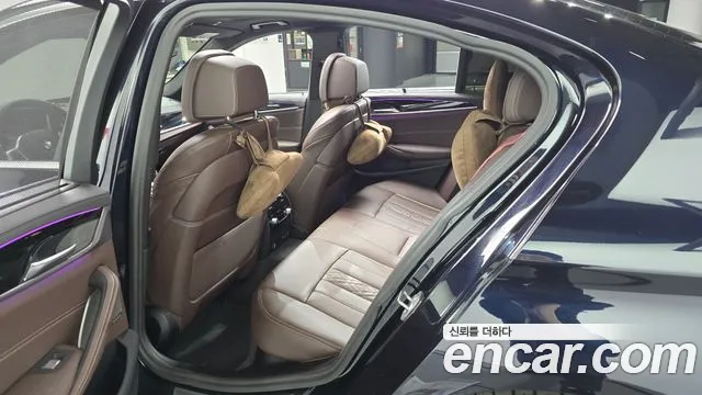 BMW 5 Series G30 — Фото автомобиля 17