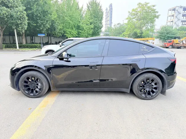 Tesla Model Y — Фото автомобиля 8