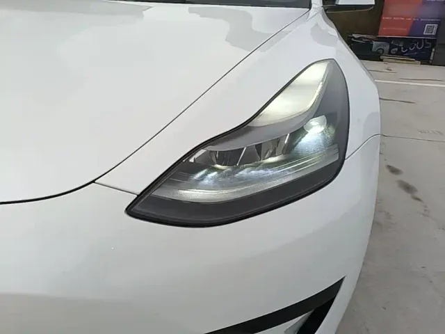 Tesla Model 3 — Фото автомобиля 23