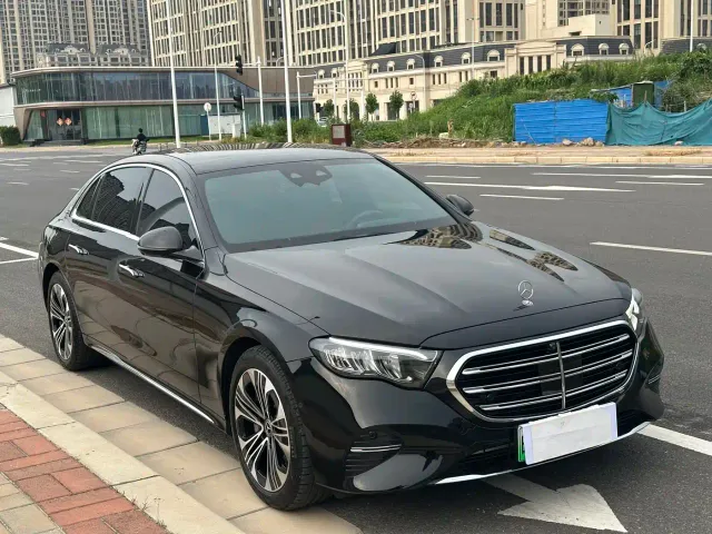 Mercedes-Benz E-Class — Фото автомобиля 2
