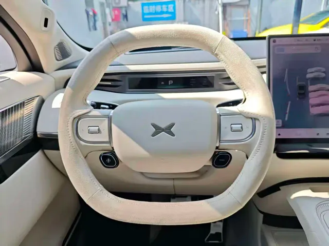 Xpeng GX — Фото автомобиля 14