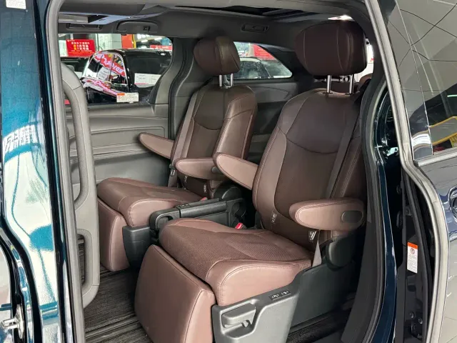 Toyota Granvia — Фото автомобиля 22