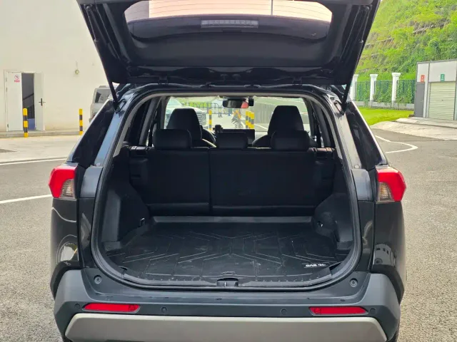 Toyota RAV4 — Фото автомобиля 16