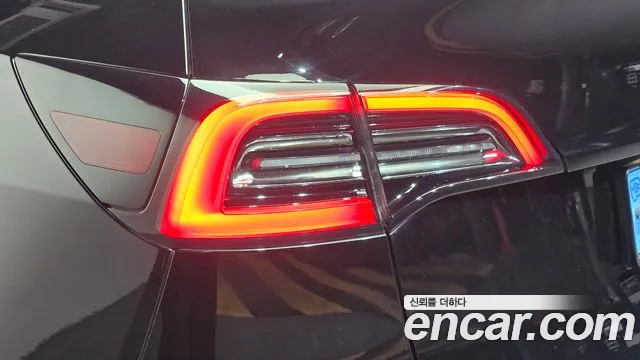 Tesla Model Y — Фото автомобиля 8