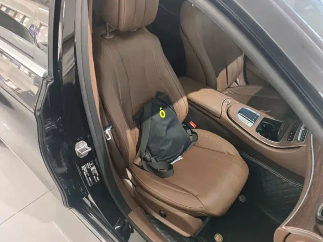 Mercedes-Benz E-Class — Фото автомобиля 24