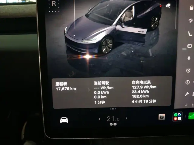 Tesla Model 3 — Фото автомобиля 11
