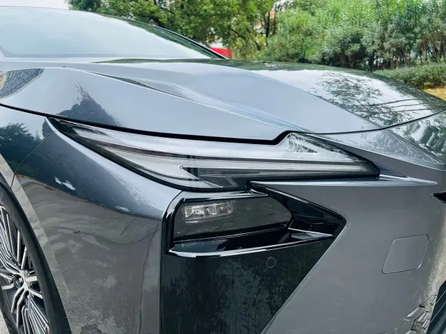 Lexus ES — Фото автомобиля 8