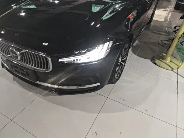 Volvo S90 — Фото автомобиля 23