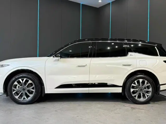 Ford Edge — Фото автомобиля 4
