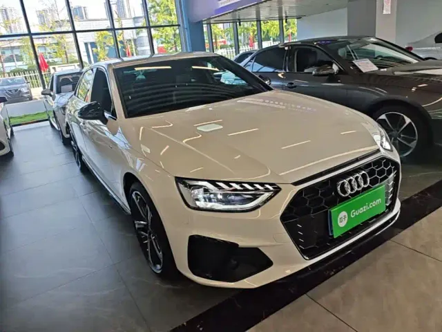 Audi A4L — Фото автомобиля 3