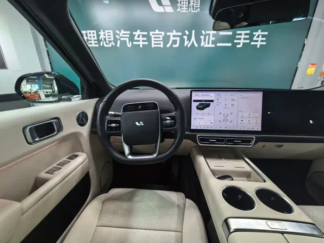 Li Auto L8 — Фото автомобиля 6