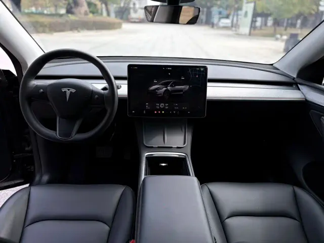 Tesla Model Y — Фото автомобиля 14