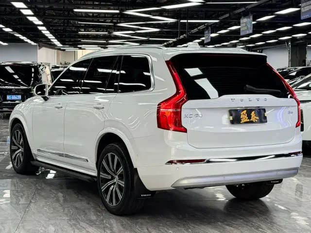 Volvo XC90 — Фото автомобиля 7