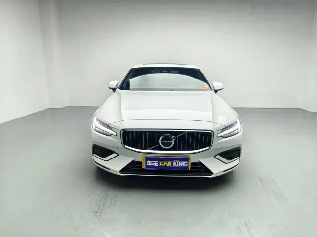 Volvo S60 — Фото автомобиля 2