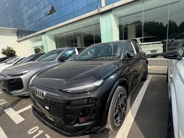 Фотография автомобиля — Audi Q6L e-tron