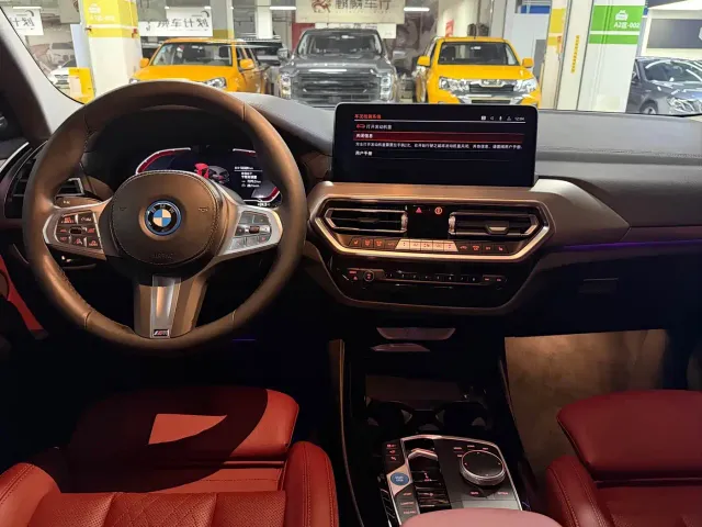 BMW iX3 — Фото автомобиля 9