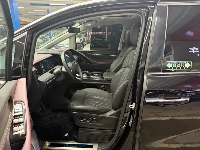 GAC Trumpchi M8 — Фото автомобиля 6