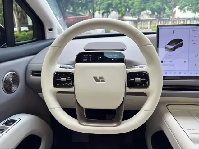 Li Auto i8 — Фото автомобиля 25