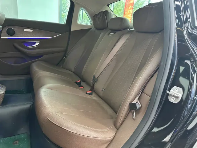 Mercedes-Benz E-Class — Фото автомобиля 20