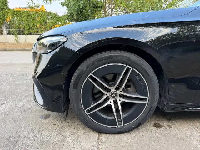 Mercedes-Benz E-Class — Фото автомобиля 5