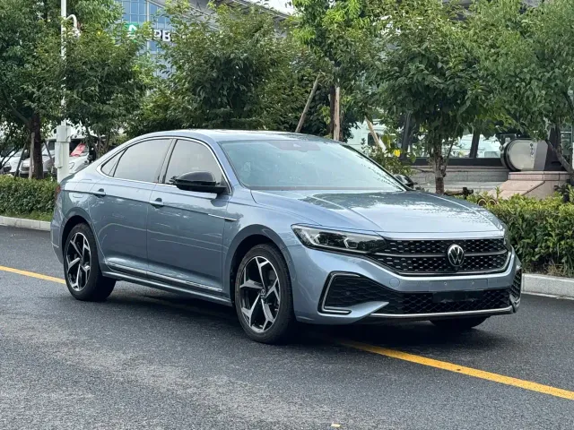 Volkswagen Passat — Фото автомобиля 3
