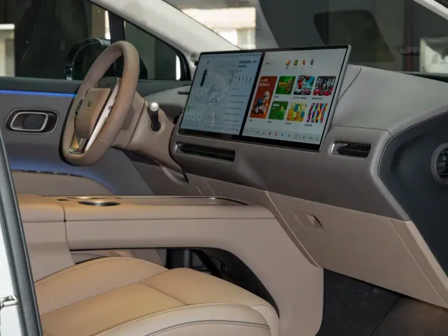 Li Auto i8 — Фото автомобиля 8