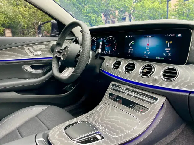 Mercedes-Benz E-Class — Фото автомобиля 14