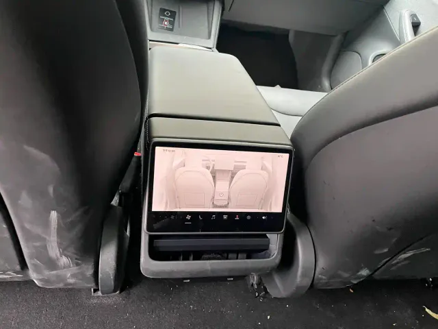 Tesla Model 3 — Фото автомобиля 9