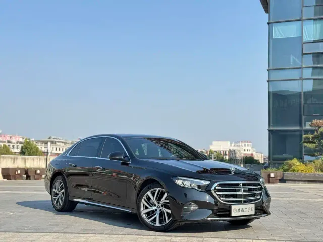Mercedes-Benz E-Class — Фото автомобиля 3