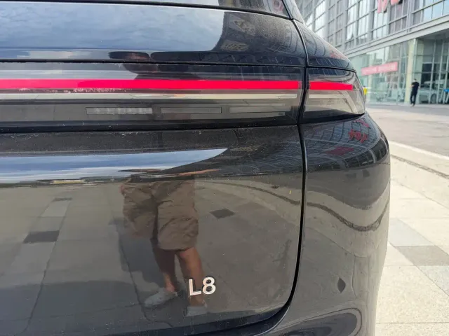Li Auto L8 — Фото автомобиля 11