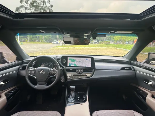Lexus ES — Фото автомобиля 17