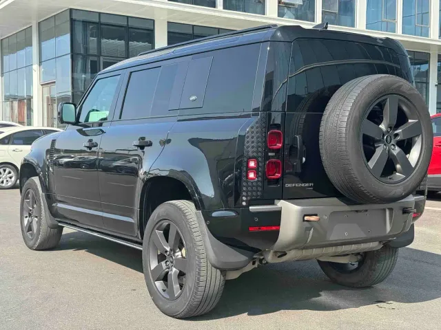 Land Rover Defender — Фото автомобиля 6