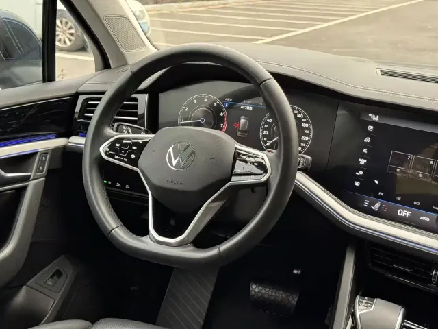 Volkswagen Touareg — Фото автомобиля 10
