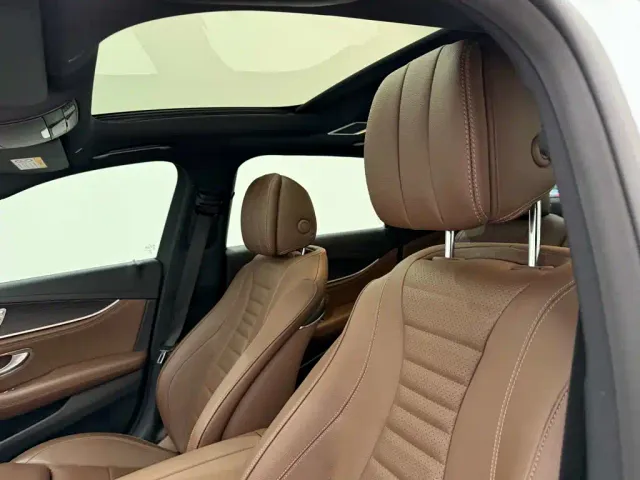 Mercedes-Benz E-Class — Фото автомобиля 25