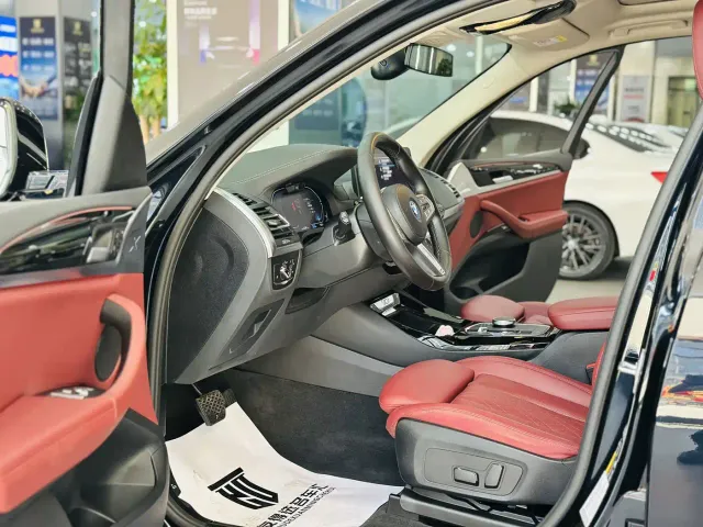 BMW iX3 — Фото автомобиля 4