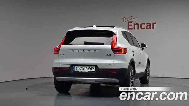 Вольво XC40 B4 Ultimate Bright — Фото автомобиля 4