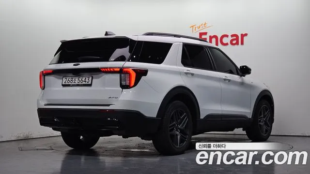 Ford Explorer Explorer 6 поколение 2.3 ST-Line 4WD — Фото автомобиля 2