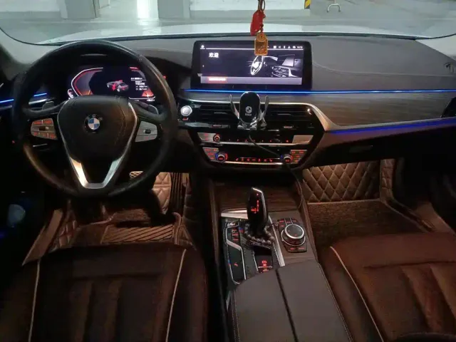 BMW 5 Series — Фото автомобиля 12