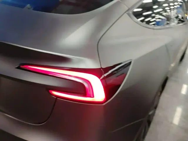Tesla Model 3 — Фото автомобиля 7